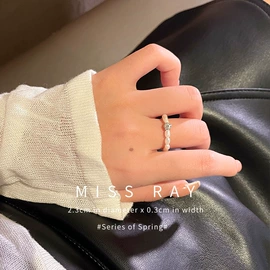 耳钉;耳环;项链