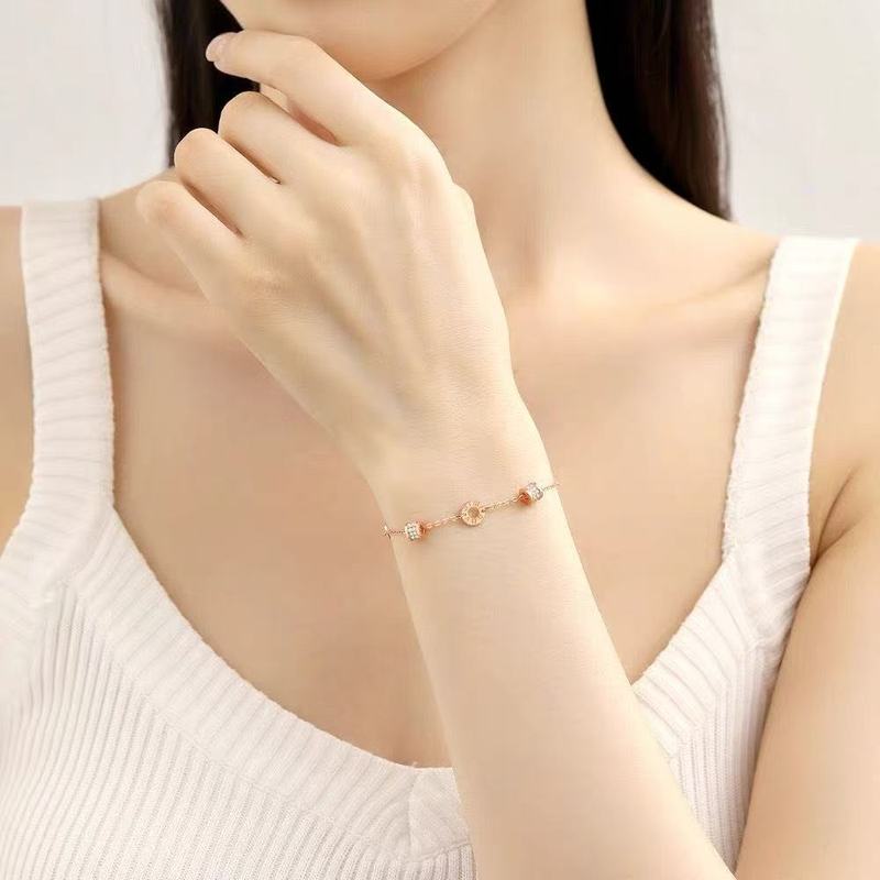 Xiaohongshuの人気のファッショナブルで絶妙なジルコンのシンプルなデザインの幸運を引き寄せるハンドジュエリー、小さなウエストの幸運を引き寄せるビーズブレスレット|undefined