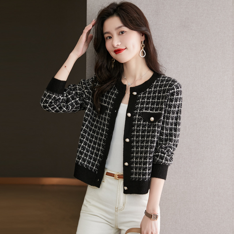 Light Luxury Fashion Wool Knitted Cardigan for Women, Classy Small Fragrant Style Short Jacket, Classic Age-Reducing Sweater for Small People
