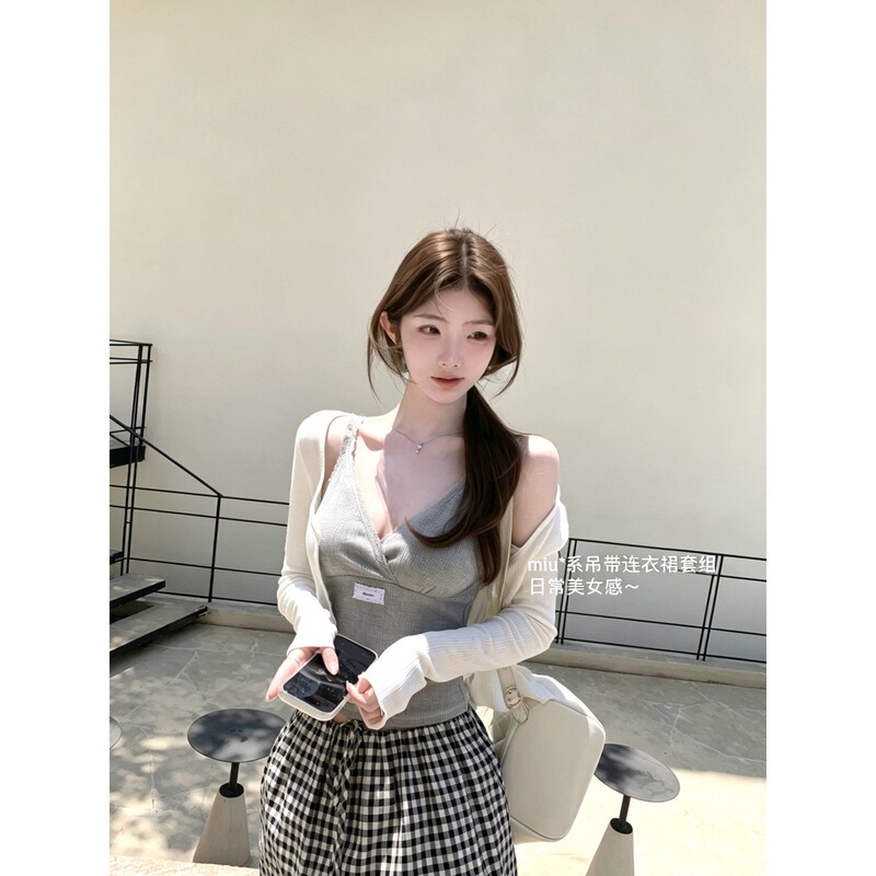This Year's Trendy Women's Fashion Includes a Beautiful Set of V-Neck Camisole Lace Tops for Women, Summer Cool Style Ribbed Tops This Year's Trendy Women's Fashion Includes a Beautiful Set of V-Neck Camisole Lace Tops for Women, Summer Cool Style Ribbed Tops