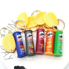 食べ物のシミュレーション商品客の芋の鍵は樹脂のポテトチップスを掛けて桶に詰めて間食のポテトチップスの子供機を詰めて飾ります。
