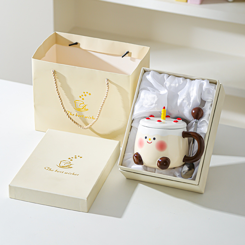 Taza de pastel de dibujos animados creativos Regalo de cumpleaños Regalo de mano Taza de cerámica Taza de agua linda de alto valor Taza con tapa