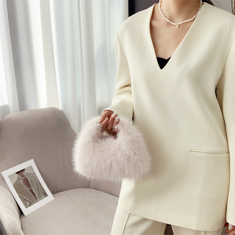 Women's Bag autumn and winter fox fur lunch box bag hand held dinner bag temperament furry bag high grade plush underarm bag_voghion.com