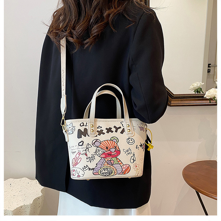 Women's Graffiti Shoulder Bag Large Capacity Fashion Bucket Bag_voghion.com