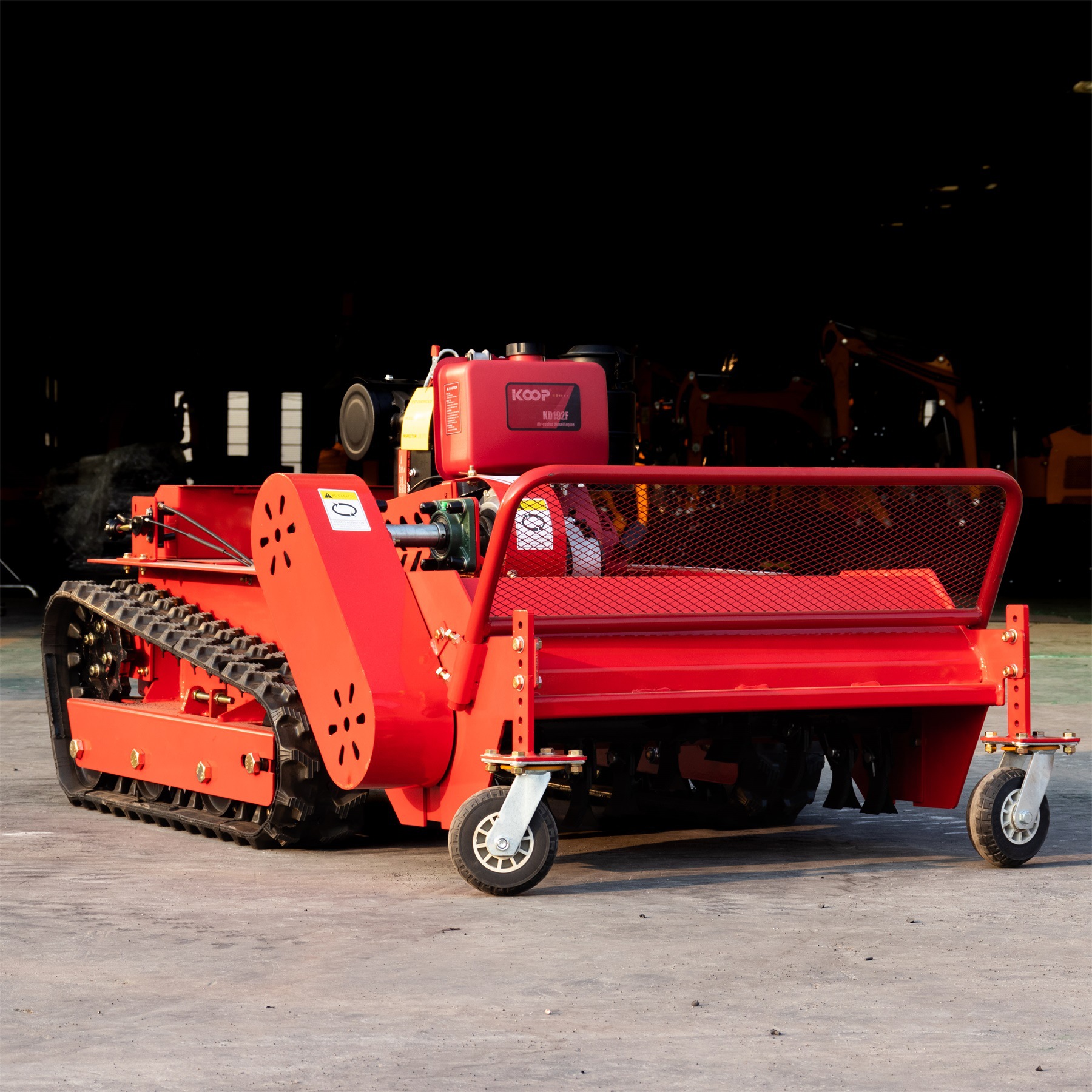 出口欧美履带割草机 HTM800 Robotic Lawnmower 果园遥控割草机