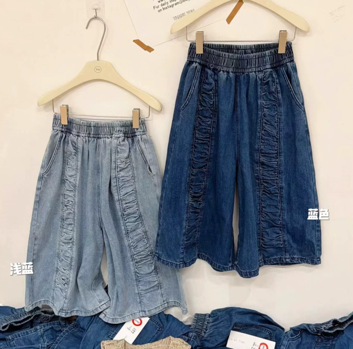 2026 Summer New Style Ruffled Pleated Patchwork Wide-Leg Shorts for Women Versatile Elastic Waist Denim Capri Pants