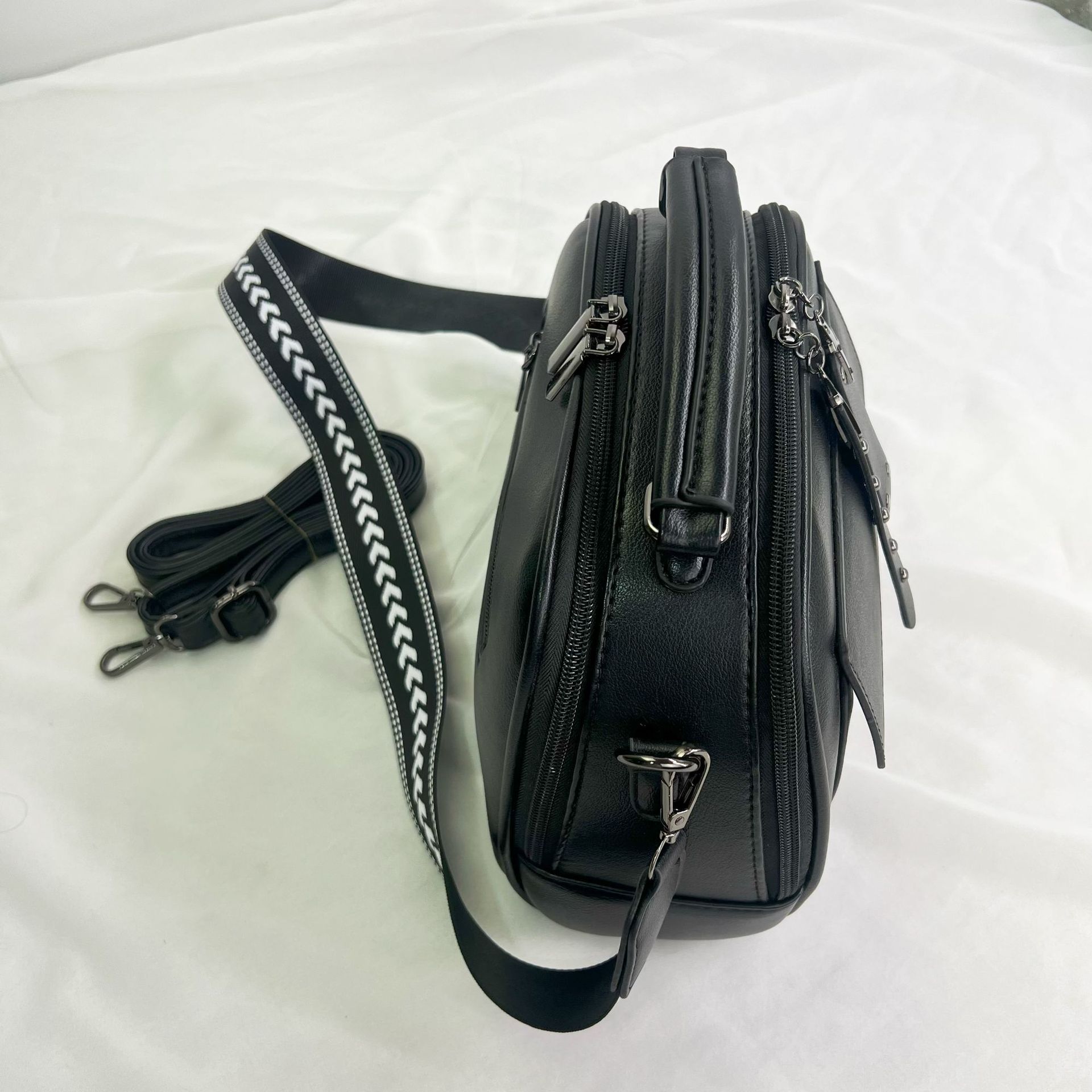 637g Weight Nylon Lining Material Zipper Closure Type Single Shoulder Strap Strap Type Saddle Bag Bags Type Street Occasion Pu Leather Material Solid Color Pattern All Seasons Season Women's Gender Classic Style Style Square Shape Medium Size Women's Medium Pu Leather Solid Color Classic Style Square Zipper Saddle Bag 17