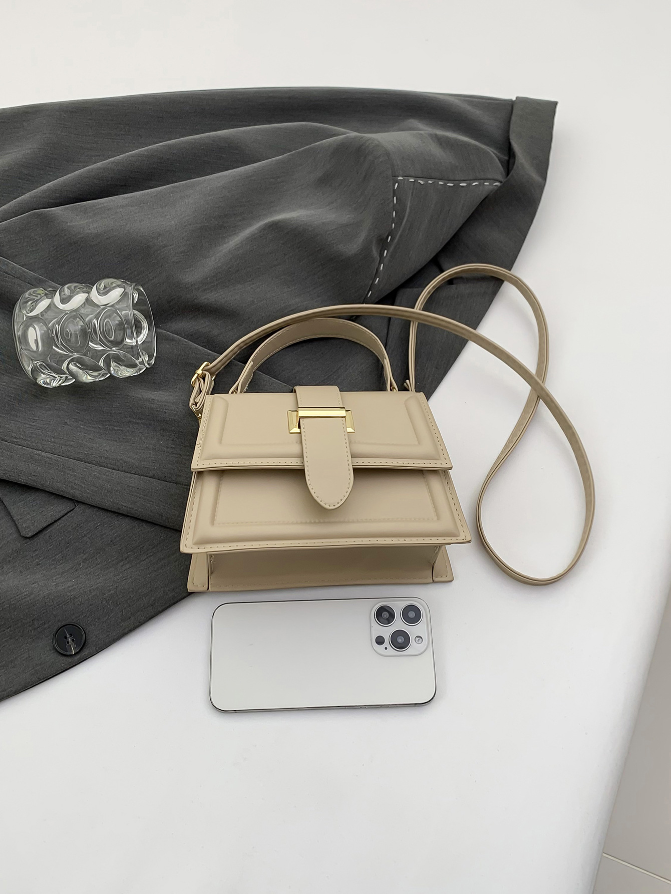 Bolso de mano retro bolso de mujer 2024 primavera nuevo bolso cuadrado de nicho diseño de bolsas de textura mochila de hombro