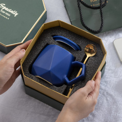 工場直販 ins風ウォーターカップ 高颜值コーヒーカップ 家庭用陶器カップ クリエイティブマグカップ 個性的なデザイン