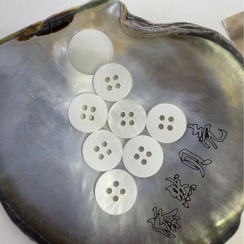 Natural Shell Buttons with Four Holes, Stylish and Suitable for Workwear, Same Style as Big Brand, Dyeable Buttons for Shirts and Suits Natural Shell Buttons with Four Holes, Stylish and Suitable for Workwear, Same Style as Big Brand, Dyeable Buttons for Shirts and Suits