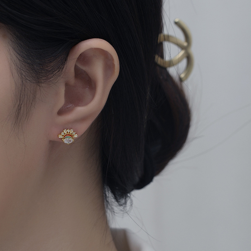 S925 plata estilo étnico creativo moda nacional Hua dan ópera elementos diamante-incrustado asimétrico Stud pendientes retro de las mujeres