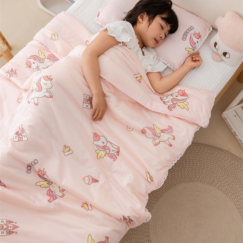 베개가 없는 핑크 유니콘