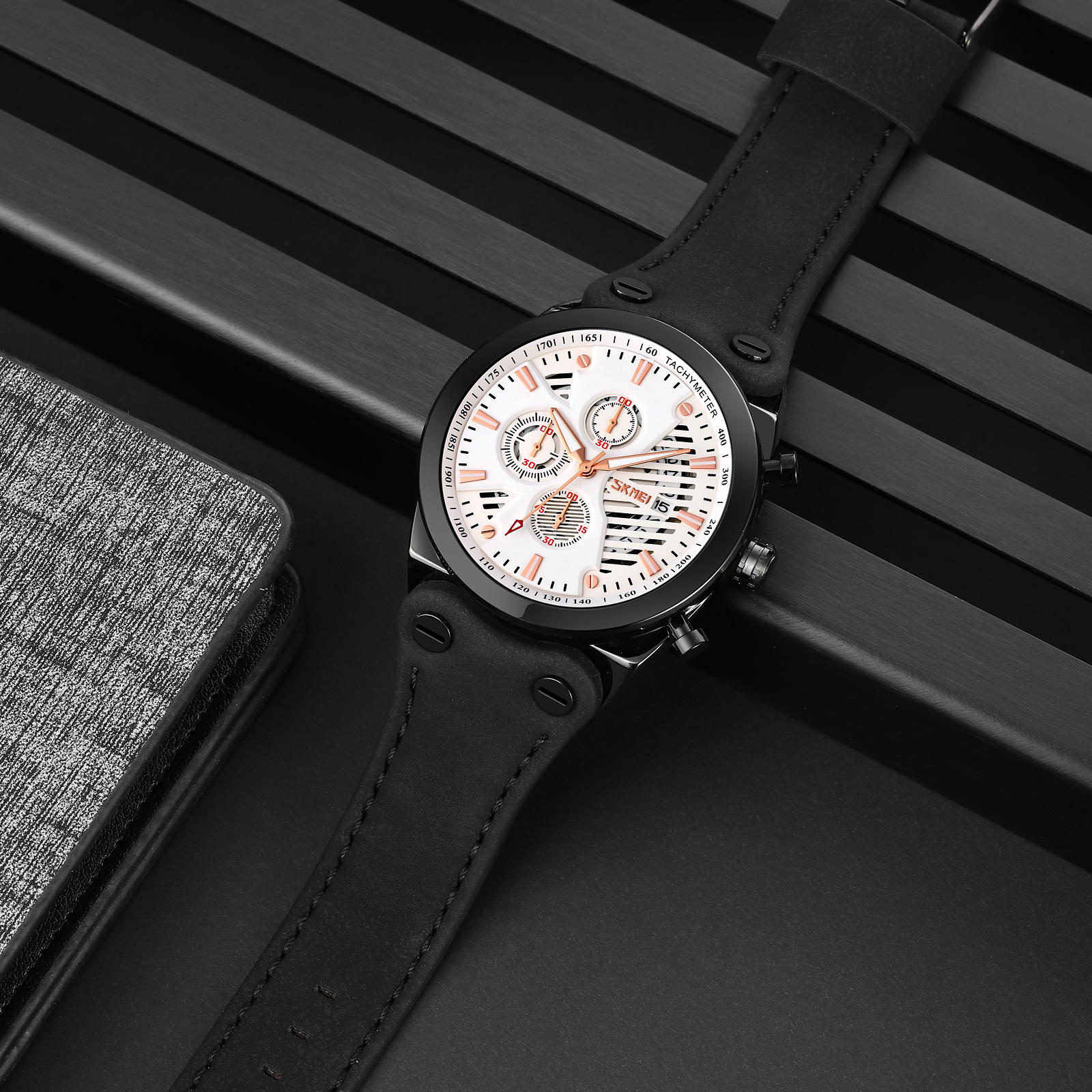 Momentos de moda retro hombres cronógrafo de cuarzo correa de cuero esfera hueca calendario reloj de pulsera de negocios transfronterizos relojes de hombre