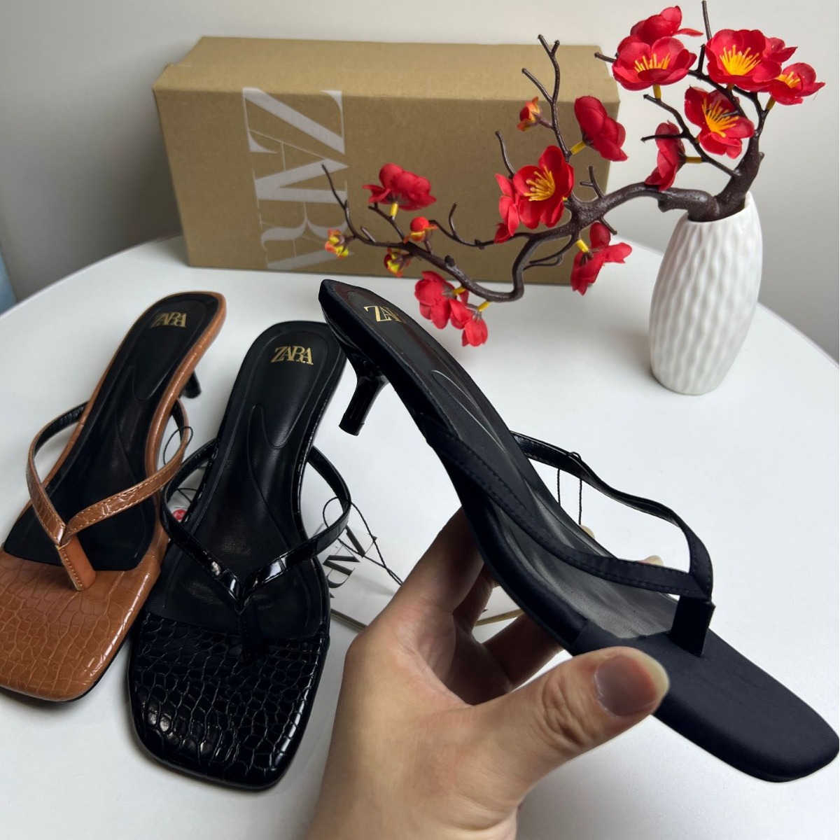 New French style square toe clip with thin strap, exposed toe, exposed heel, shallow mouth, middle heel, thin heel, fashion sandals for women