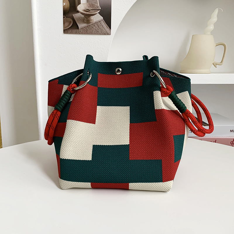 Bolsas de punto nuevas bolsas de hebilla de anillo trenzadas bolsas de mano de hebilla magnética tridimensional bolsas de mano bolsas de mano bolsas de hombro fábrica al por mayor
