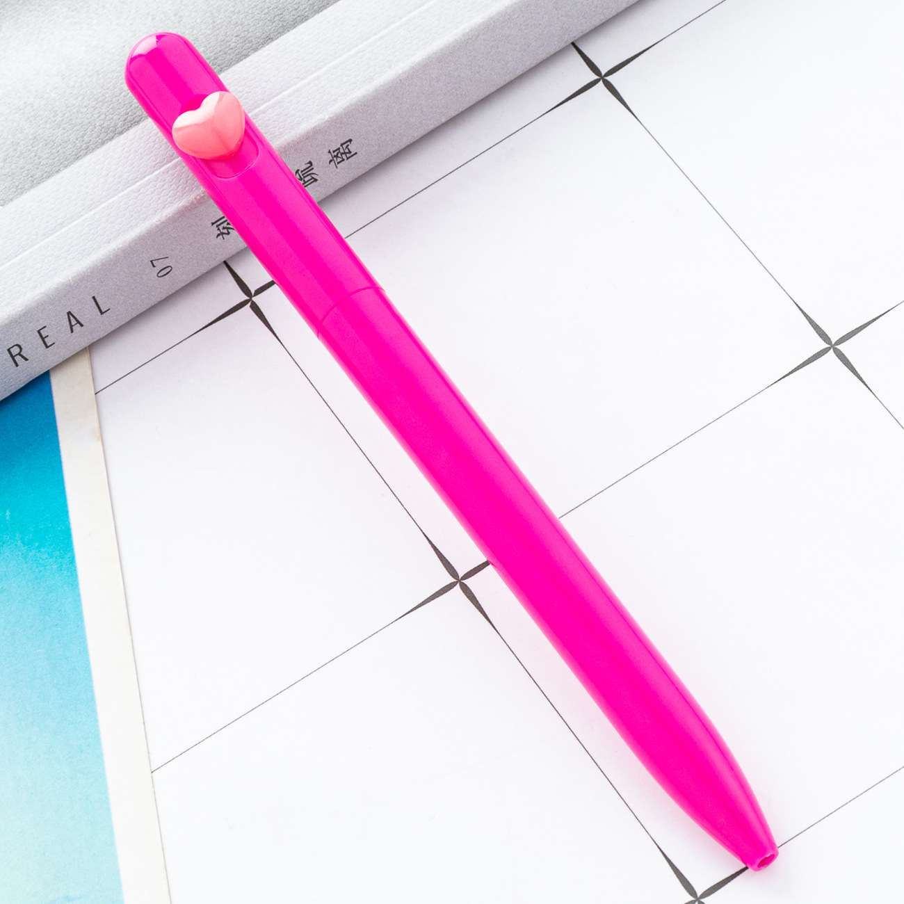 Bolígrafo de plástico Love, logotipo imprimible, regalo promocional, bolígrafo publicitario, color macarons, bolígrafo giratorio Love