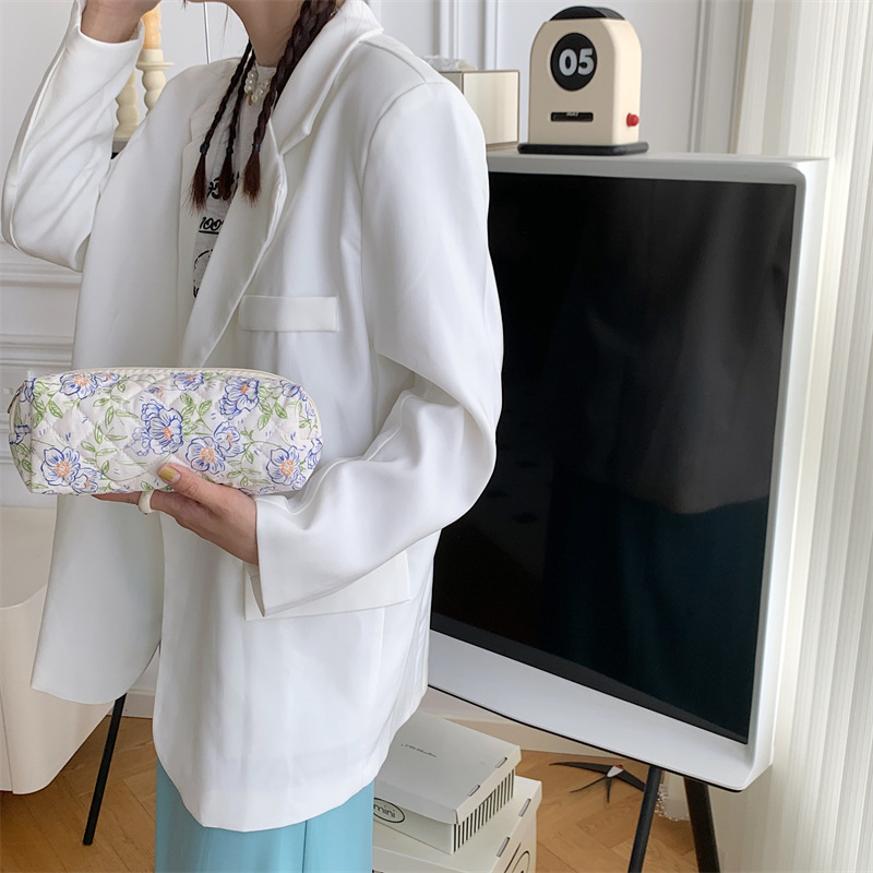 35273 ins fresh and delicate floral quilted cotton makeup bag, stationery pen case, large capacity brush storage pen case undefined