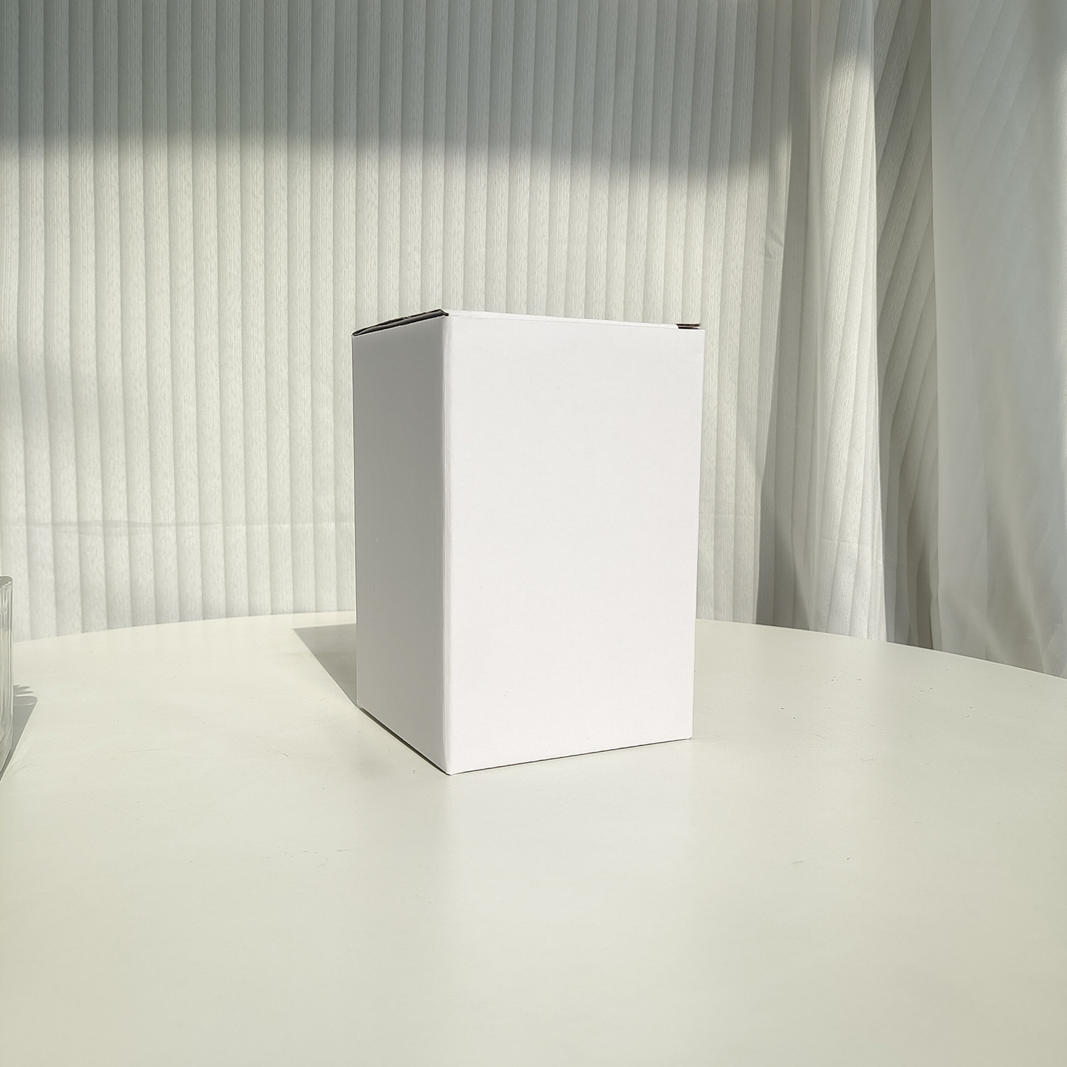 Accesorios: caja blanca