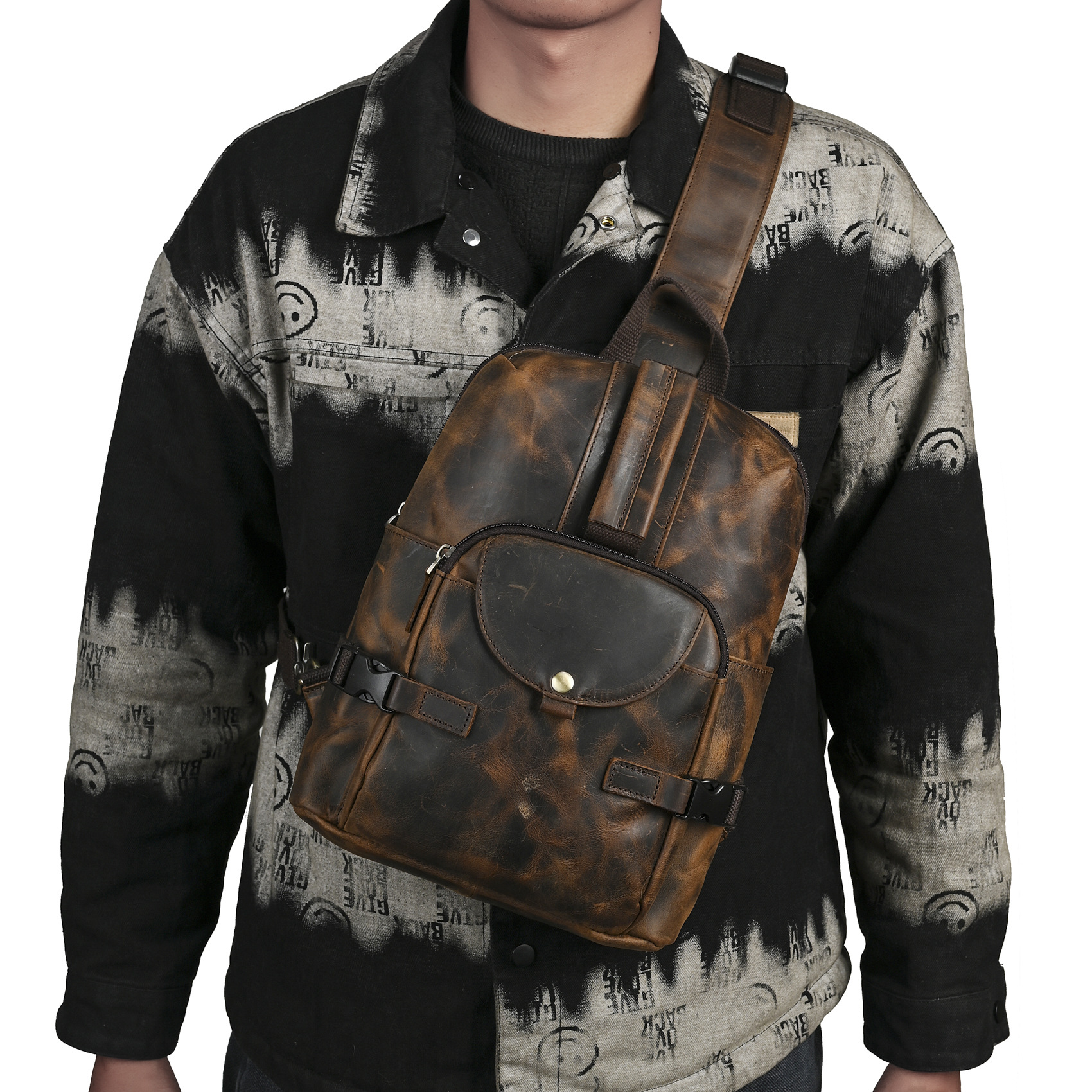 头层疯马牛皮复古跨境男士10寸夏季旅游户外胸包大容量斜跨包3028