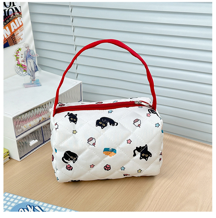 Japanese-style cartoon cat makeup bag with high appearance standards, a three-dimensional large-capacity travel storage bag for girls to wash up when going out, a trendy hand undefined