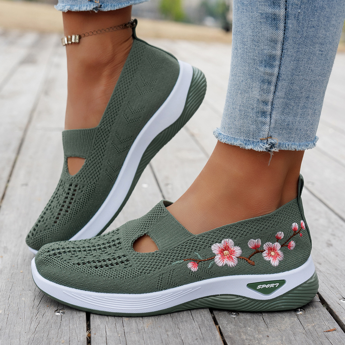 Women's Breathable Casual Shoes Slip-On Embroidered Floral Thick-Soled Soft-Soled Comfortable Versatile Sneakers_vogvips.com