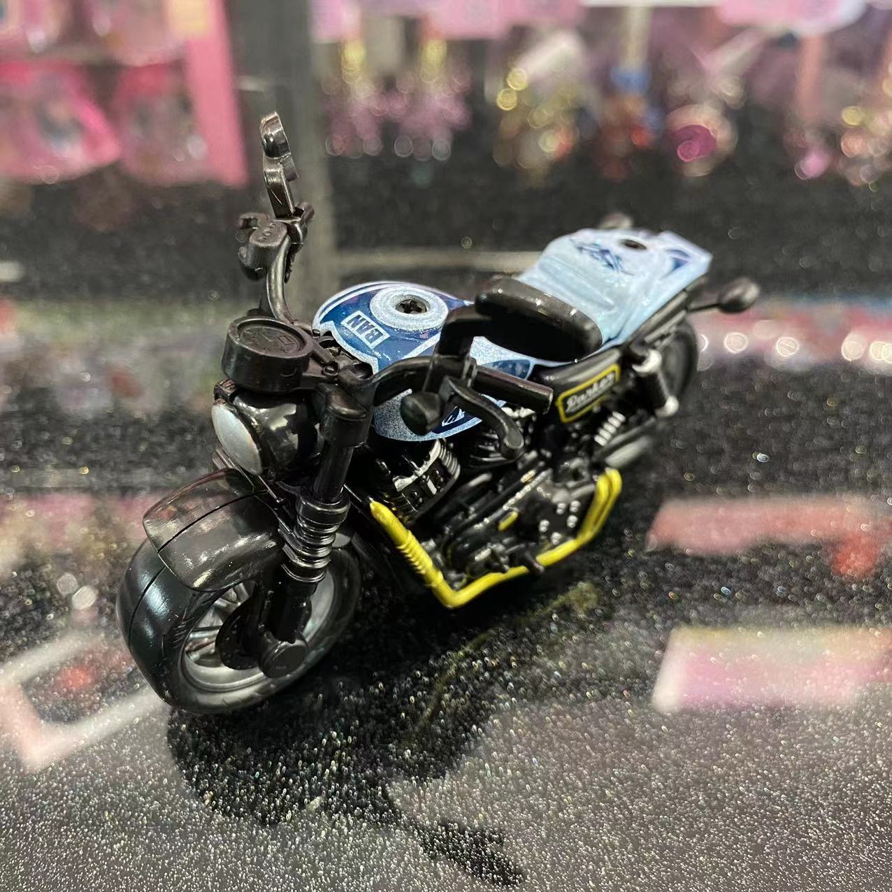 Aleación de retroceso modelo de motocicleta decoración simulación de plástico carreras de juguete transfronterizo llavero colgante agarre decoración de la máquina