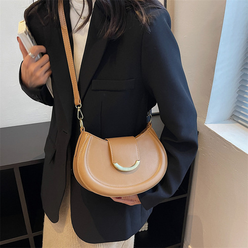 Stylish Korean Version Minority Underarm Bag 2024 New Simple Handheld Single Shoulder Bag Versatile Elegant Crossbody Commute Women