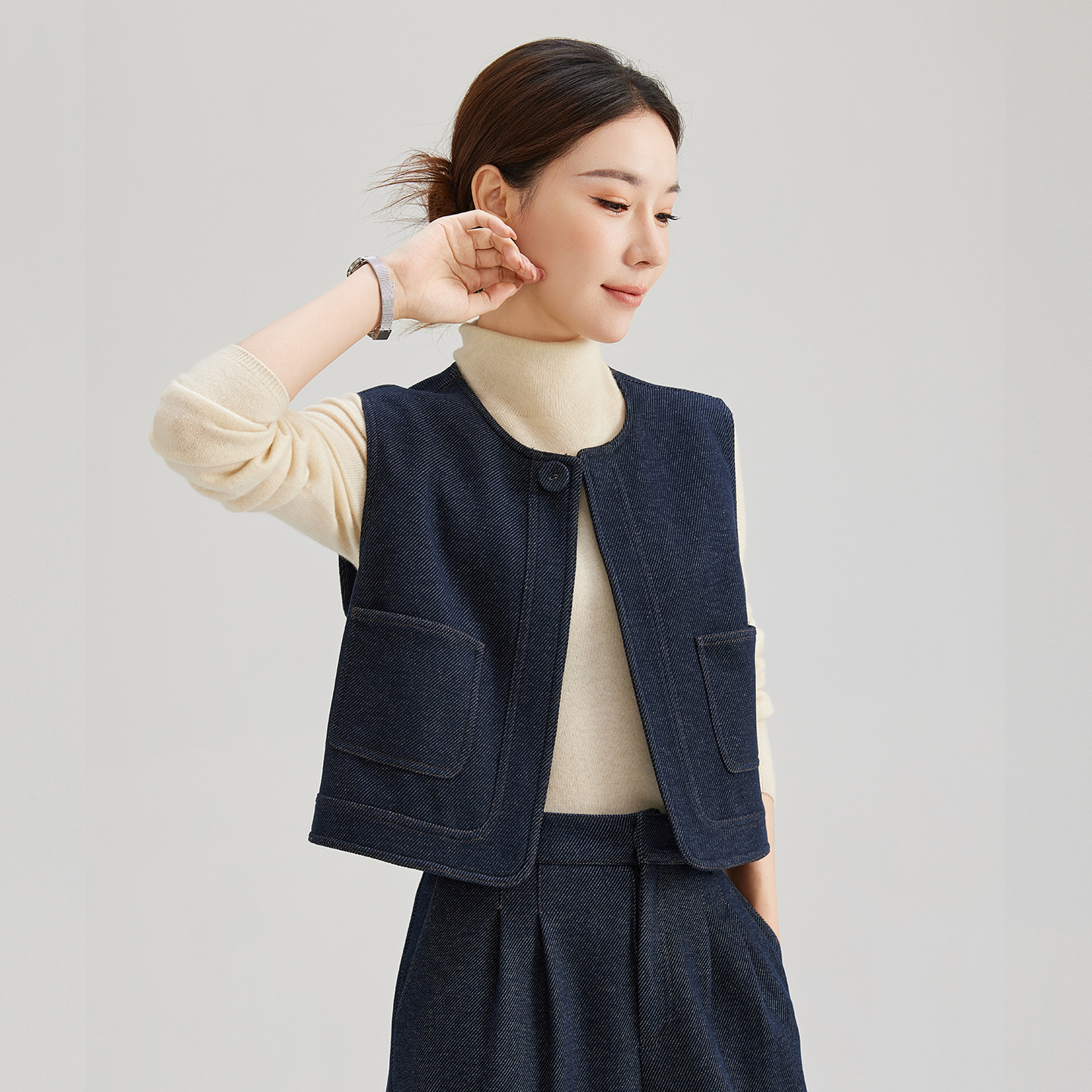 25新中式百搭简约柔滑保暖牛仔马甲女洋气时髦感气质通勤外套2329
