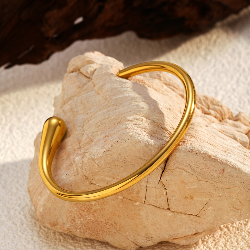 2024 pulsera abierta de fundición de acero inoxidable, pulsera de textura redonda, joyería de acero de titanio de oro de 18 quilates al por mayor