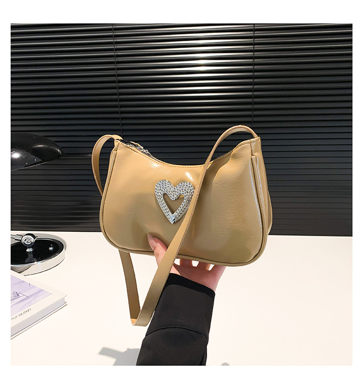 Internet celebrity popular love women's 2024 new versatile simple underarm bag trend Korean version fashion_voghion.com