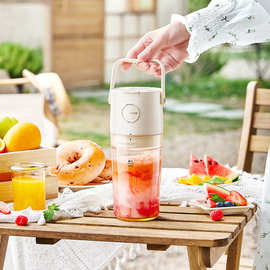 小熊榨汁机LLJ-E04W5小型家用便携式榨汁杯多功能无线果汁机料理