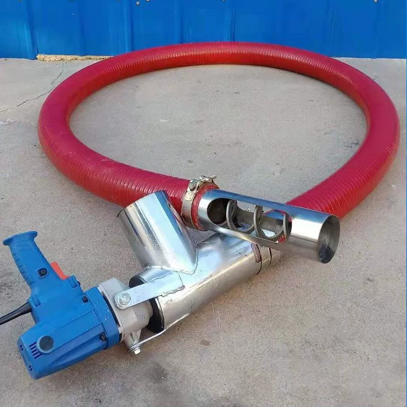 Малогабаритная зерноуборочная машина с мягким шлангом и шнеком для установки на транспортное средство.