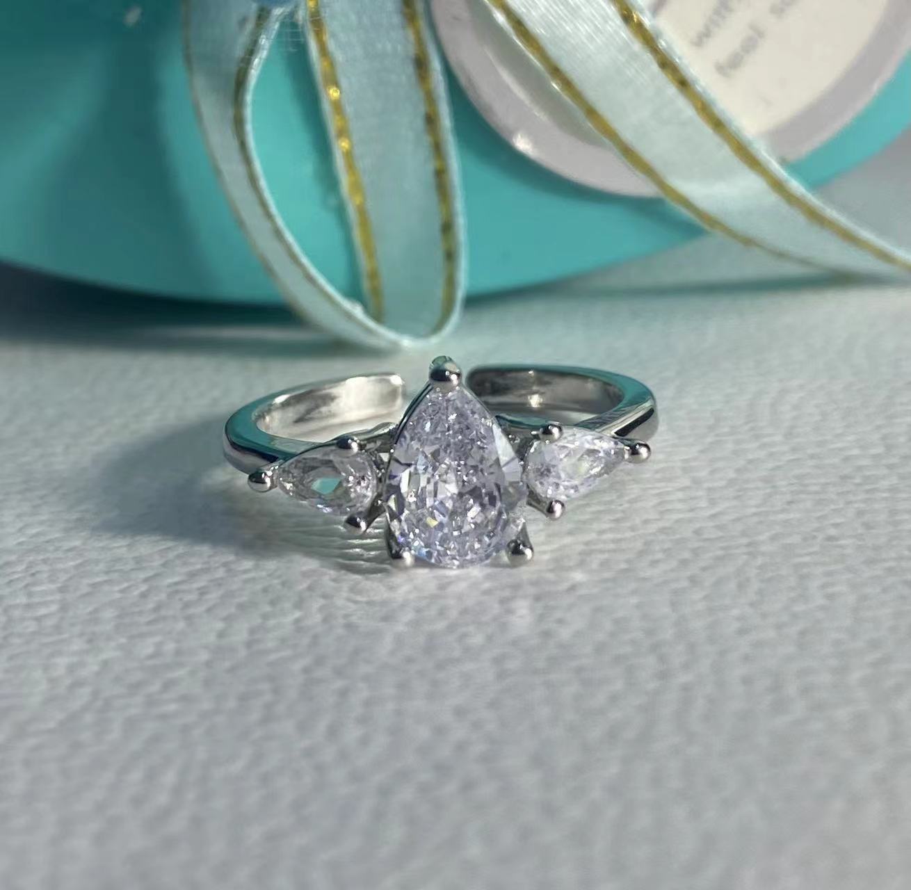Luxe angel water drop ring met peervormige diamant voor dames_voghion.com