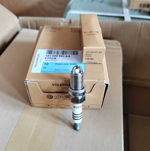 Suitable for Volkswagen Golf 4 spark plug 101000051AA F7LTCR/ 0241235752-000
