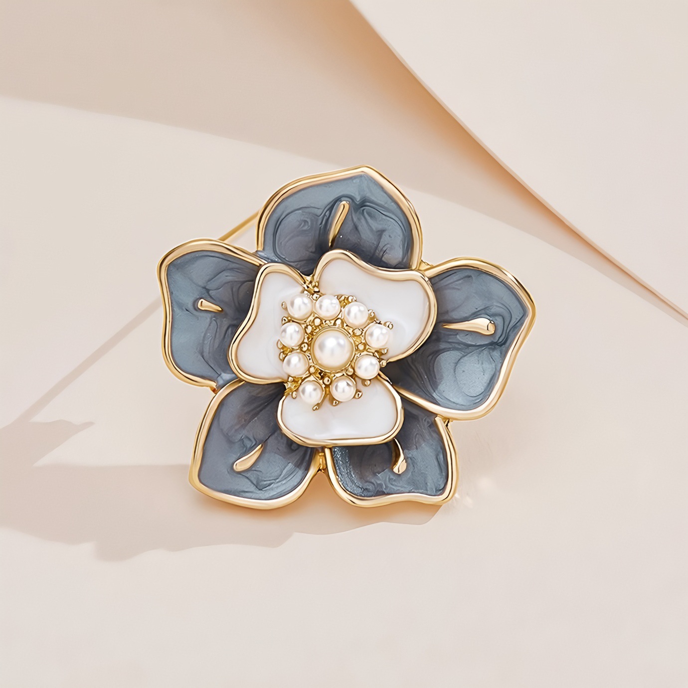 Camellia Brooch High-End Women's 2025 New Corsage Design Niche Accessible Luxury Pin Fixed Clothing Accessories