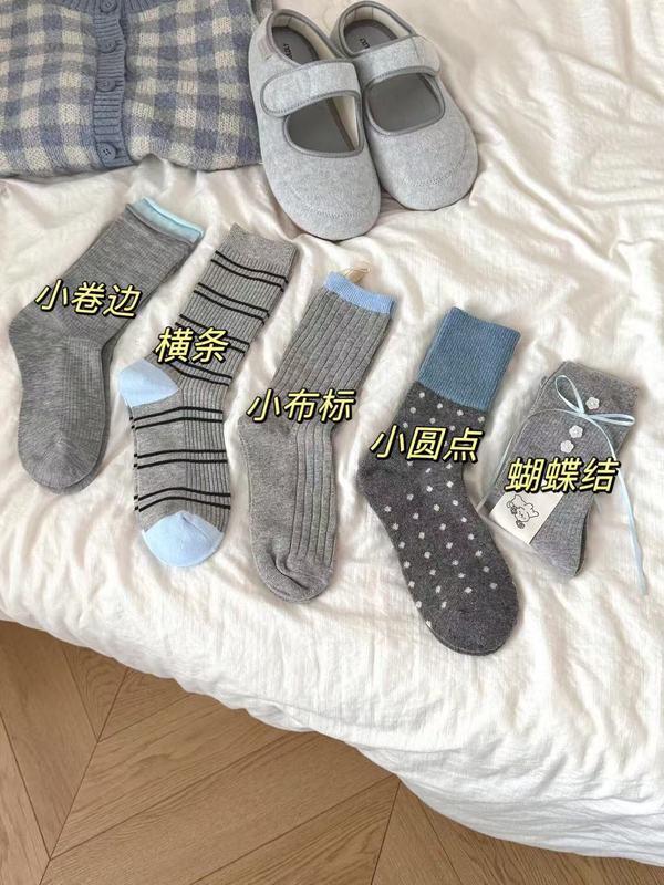 秋冬の女性の靴下の灰色の青い系のinsの韓国版は簡単に色を合わせて縁の丸い点を巻いてやせていることが現れます。|undefined