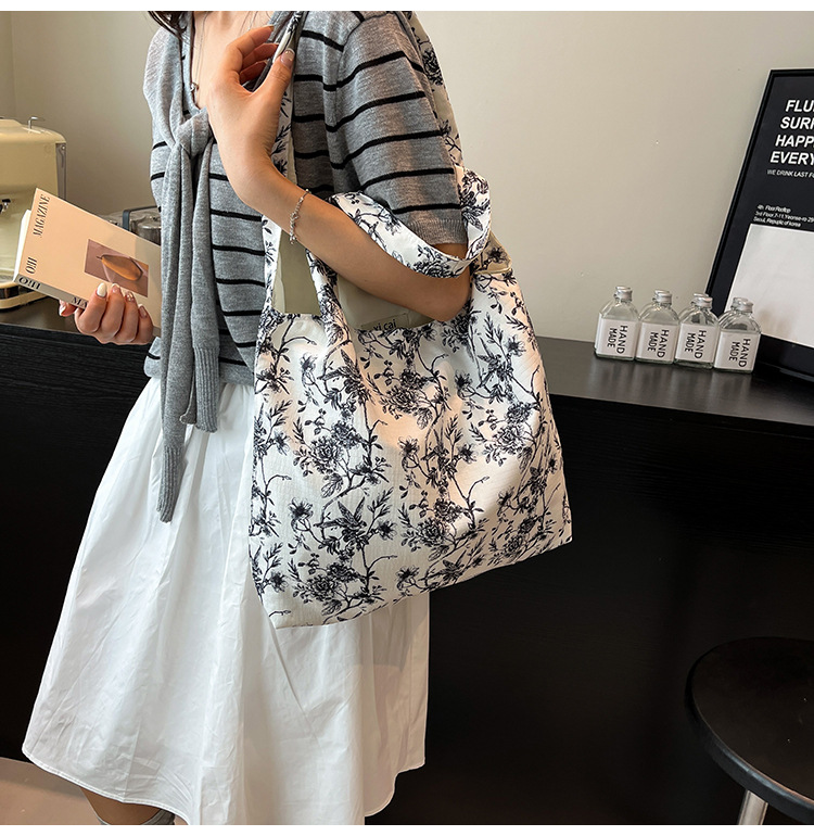 Summer new black and white floral fabric bag, large-capacity, artistic and laid-back style single-shoulder bag, fashionable and versatile crossbody bag undefined
