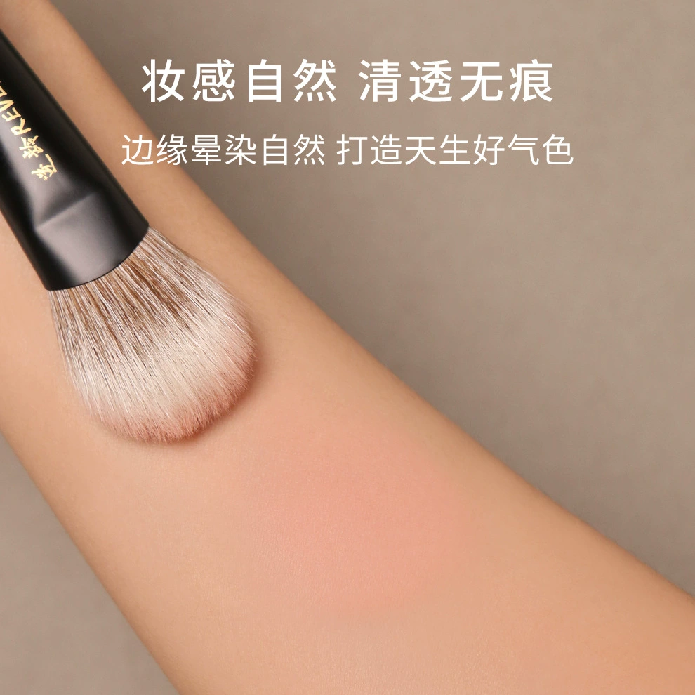 Soft face blush sandalwood, handheld brush, for beginners
