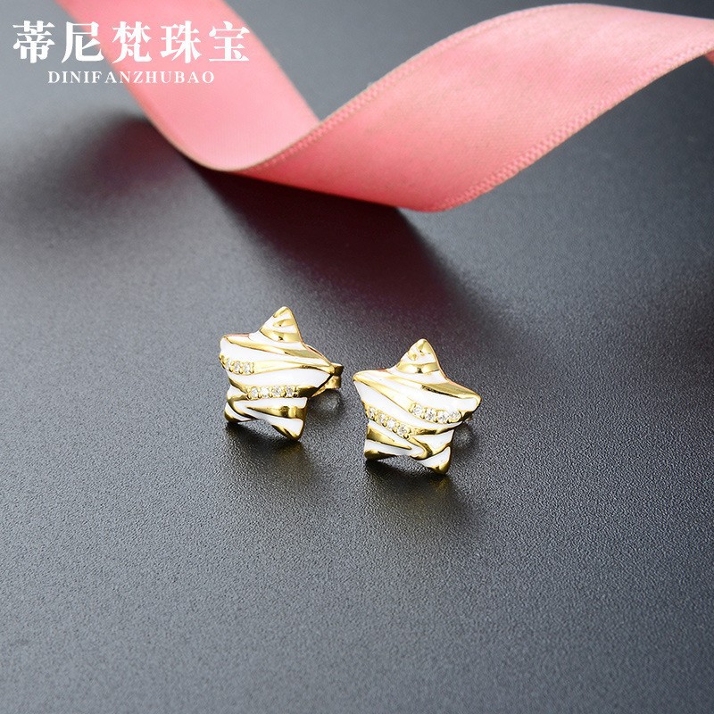 Pendientes estrella 925 Luz de plata esterlina temperamento de lujo diseño de nicho de alto grado pendientes de estrella de cinco puntas pendientes transfronterizos para niñas