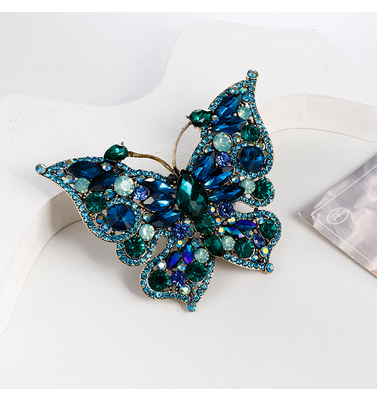 Broche de mariposa con cristales de estilo retro