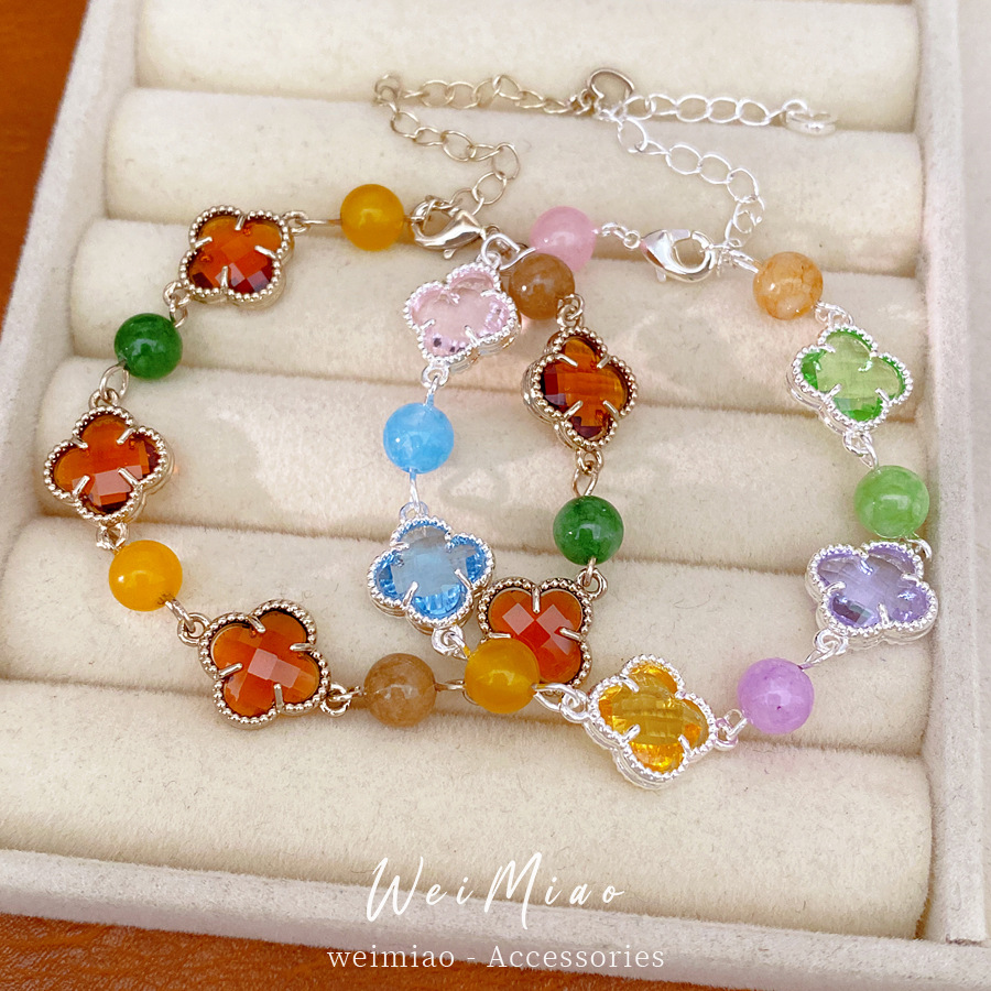 Brazalete de piedra de vidrio de hierba de la suerte ligera de lujo nicho de alta sensación pulsera fresca dulce accesorios de vacaciones joyas de mano