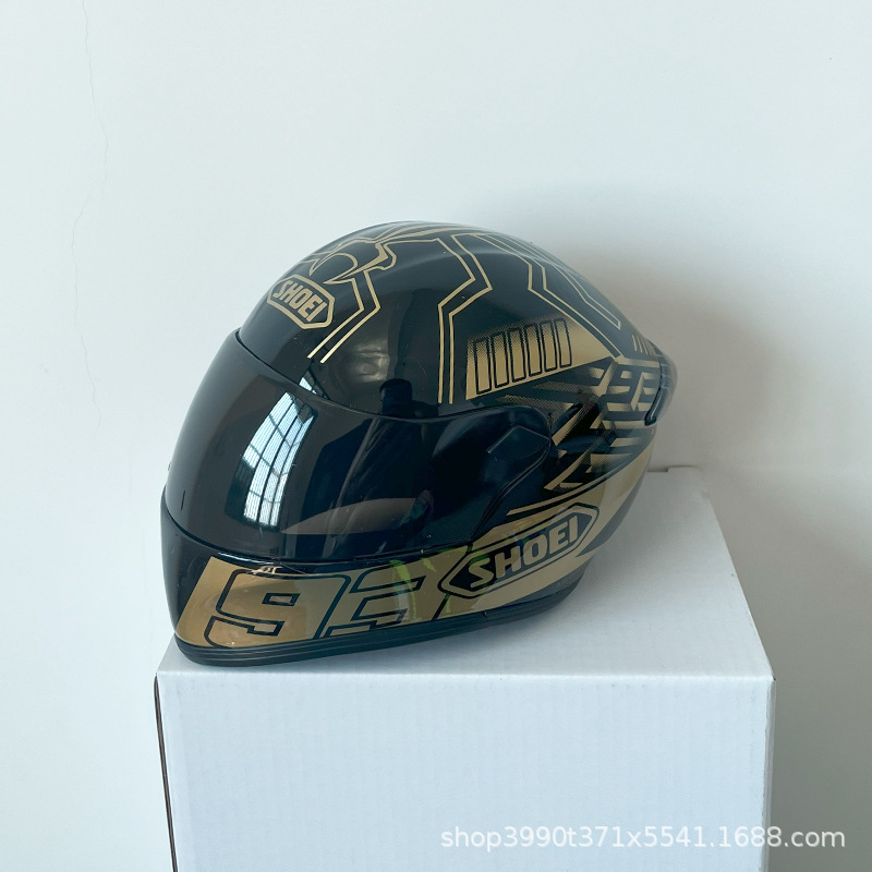 Motocicleta oso casco muñeca tensión oso gato afortunado motocicleta cola caja asiento trasero decoración modelo casco pequeño