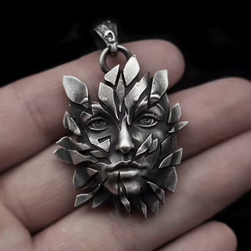 Amazon vintage-style personalized creative broken-face pendant necklace for women/men, suitable for daily personalized wear Amazon vintage-style personalized creative broken-face pendant necklace for women/men, suitable for daily personalized wear