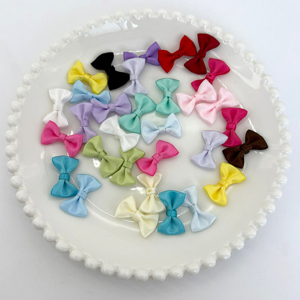 Small solid color accessory with bow