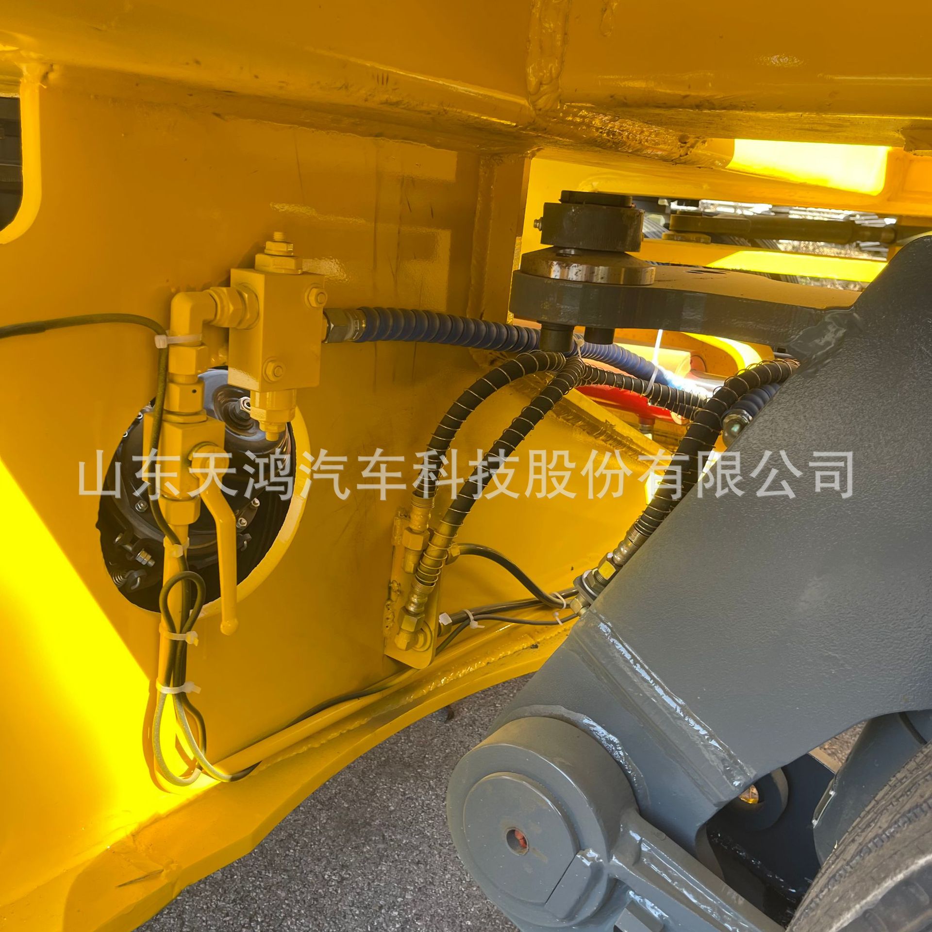 Manufacturer Sells Export Split Goose Head 5-Line 10-Axis Heavy-Duty Low-Bed Semi-Trailer Trailer Engineering Machinery Transportation