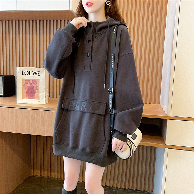 薄手のカジュアルなパーカー