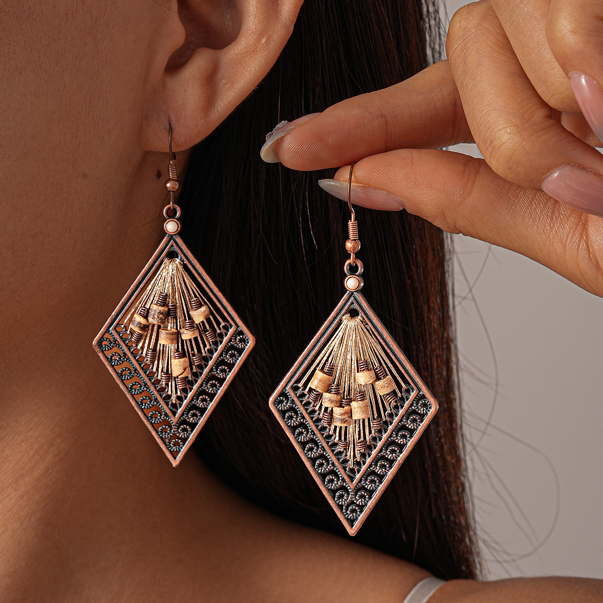 Europa y los Estados Unidos de la nación de estilo cuentas hueco diamante gancho de orejas Merlard retro hacer viejos aretes de nicho de alta calidad para mujeres