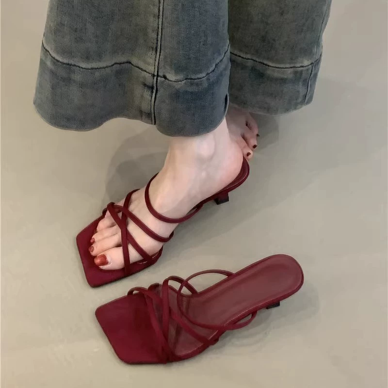 Французские нишевые босоножки на высоком каблуке 2025 лето ретро красные тонкие ремешки римские модные открытые босоножки на шпильке