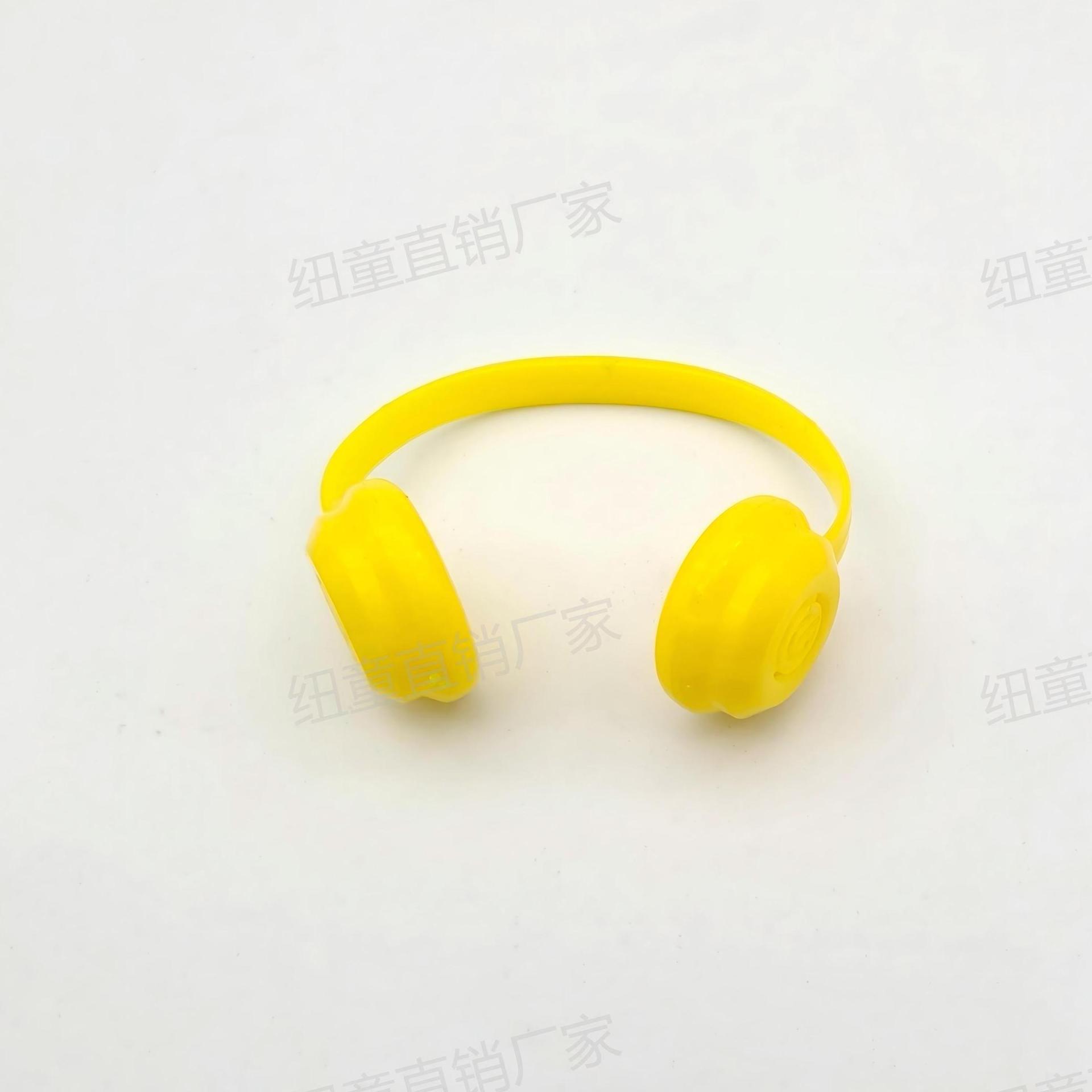 Yellow headphones / 4.0 heart password mini labubu