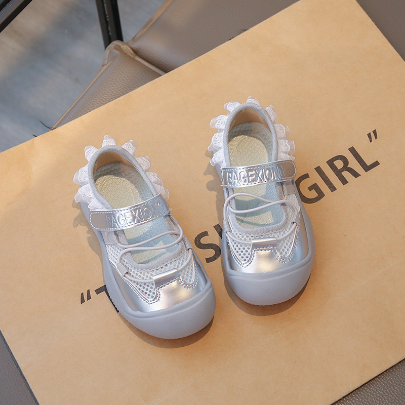 Sandalias de ballet para niñas 2025 verano nuevos zapatos de red individuales deportivos casuales para niños zapatos de princesa de suela blanda